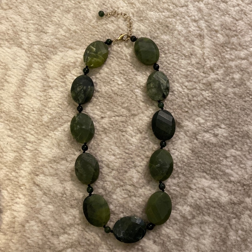 Adjustable stone necklace